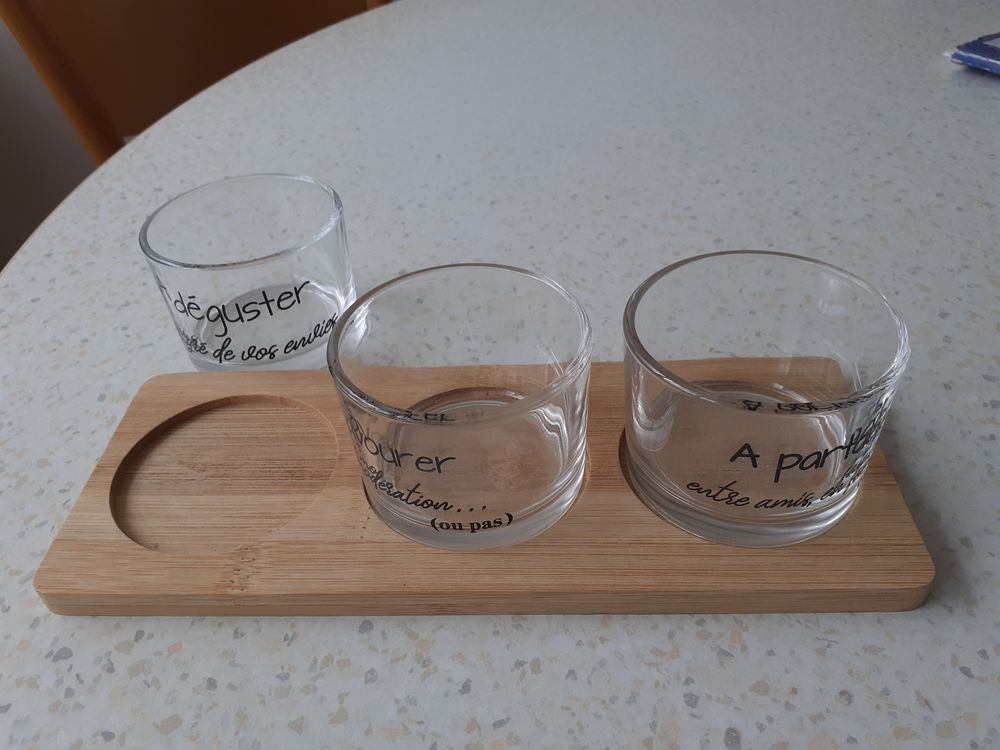 Lot de 3 verres rang�s sur 1 planchette 1 Saint-Herblain (44)