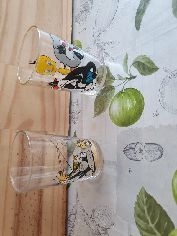 lot de 2 verres vintage 
made in france 
Titi et Grosminet 
15 Aubvillers (80)