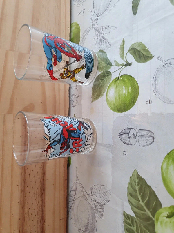 lot de 2 verres vintage 
made in france 
Spiderman 
10 Aubvillers (80)