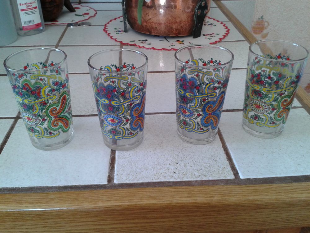 4 verres � th� vintage REIMS FR 8 Dijon (21)