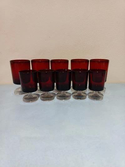 Lot 10 verres vintage rouge rubis ann�es 70
Tr�s bon �tat�Ro 15 Surville (27)
