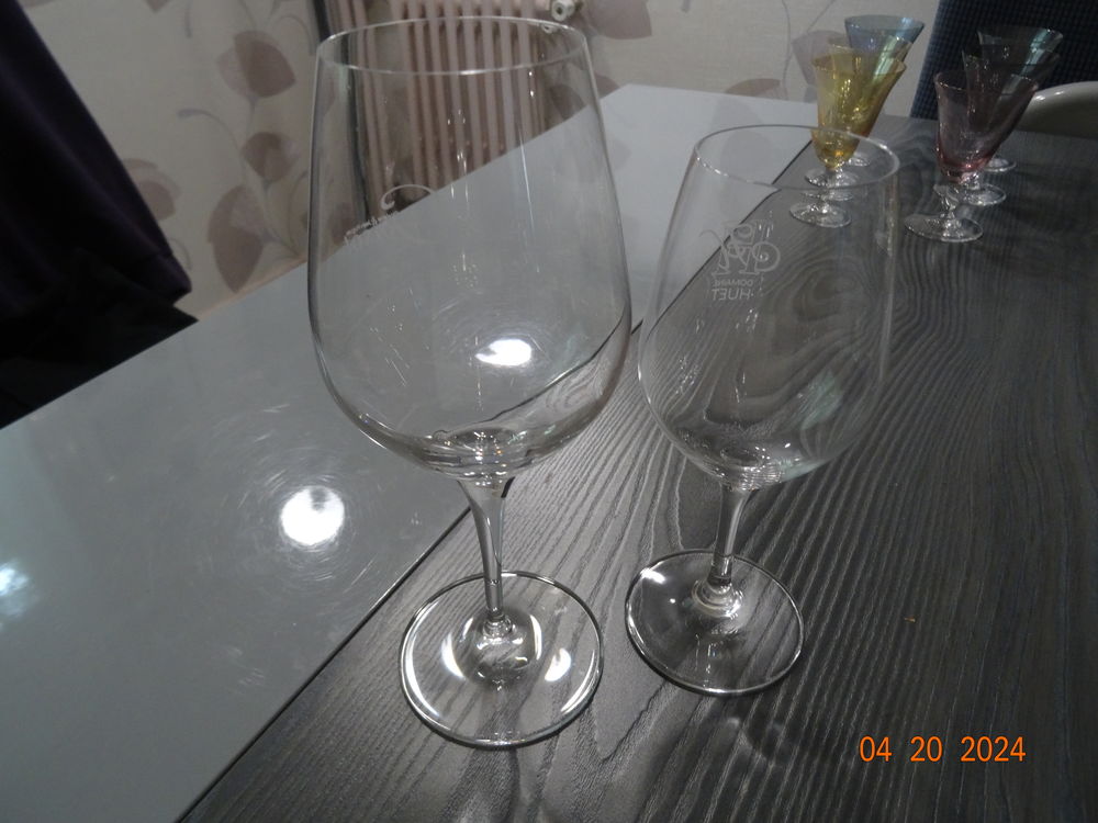 verres � vin.
10 Chaville (92)