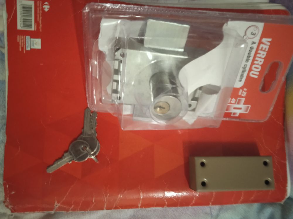 Verrou a double cylindre neuf .. 18 Toulon (83)