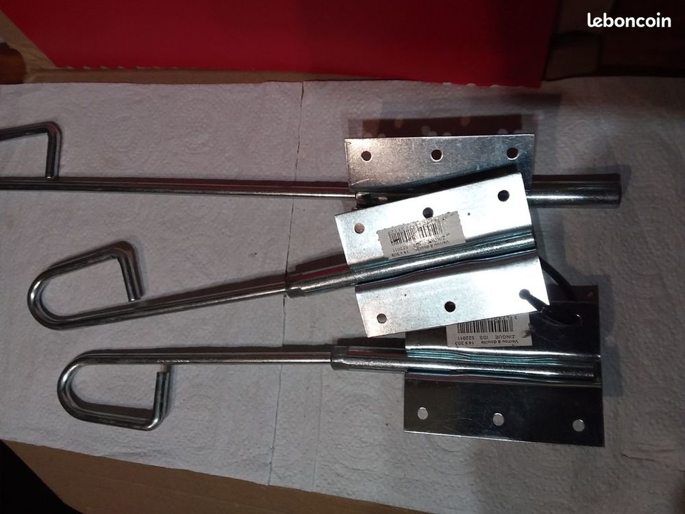 LOT de 3 VERROUS � douille
15 Serres-Castet (64)