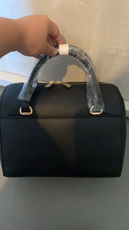 Sac VERSACE NEUF  avec �tiquette.
169 Nangis (77)