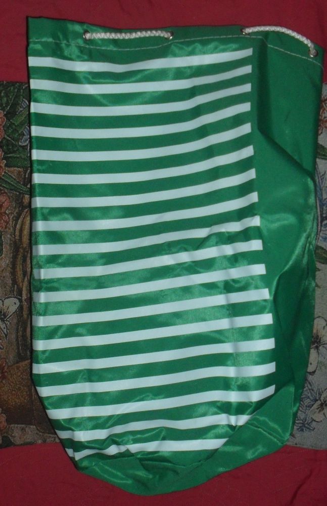 Sac � dos vert � rayures blanche NEUF. 0 Montreuil (93)