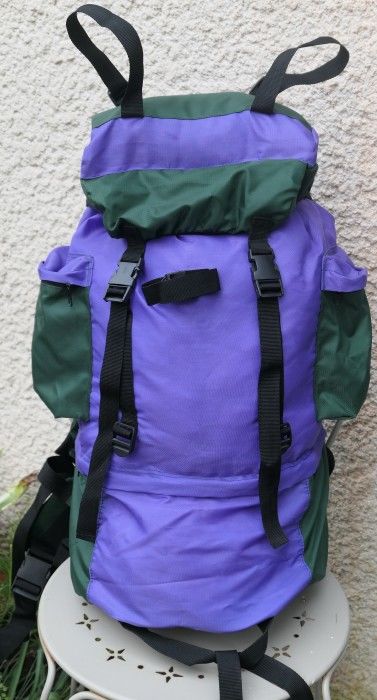Sac � dos vert/violet, 60 cm de hauteur, 90 cm de tour, neuf 42 Saint-Philippe-du-Seignal (33)
