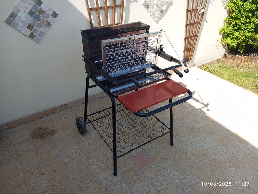 BBQ vertical 220 Saint-R�my-sur-Avre (28)