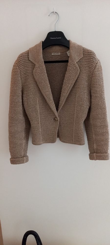 Veste Alaia . 350 Aigues-Mortes (30)