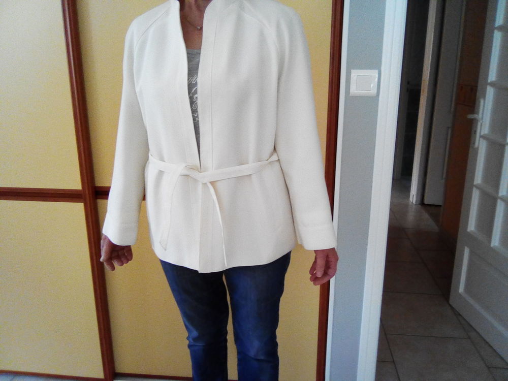  veste blanc écru 25 Frignicourt (51)