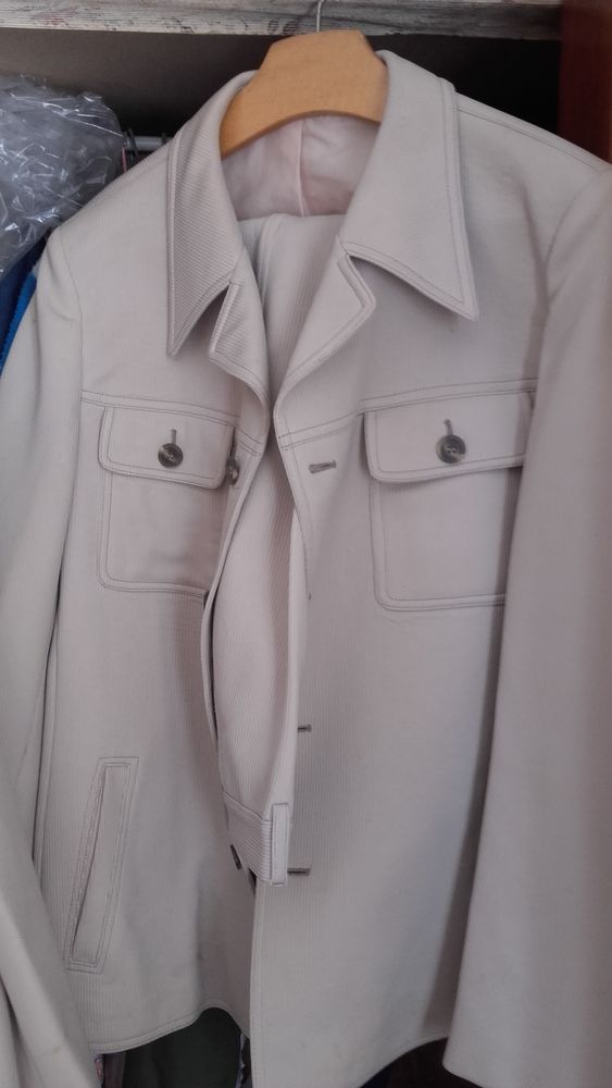 Veste blanche en mohair 20 Saint-Mandrier-sur-Mer (83)
