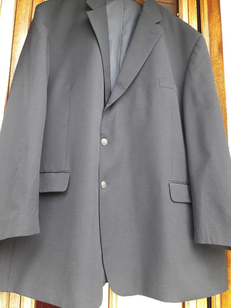 Veste Bleu marine Taille 5/6 XL
Tr�s peu port�e Marque OXFOR 40 Tourville-sur-Arques (76)