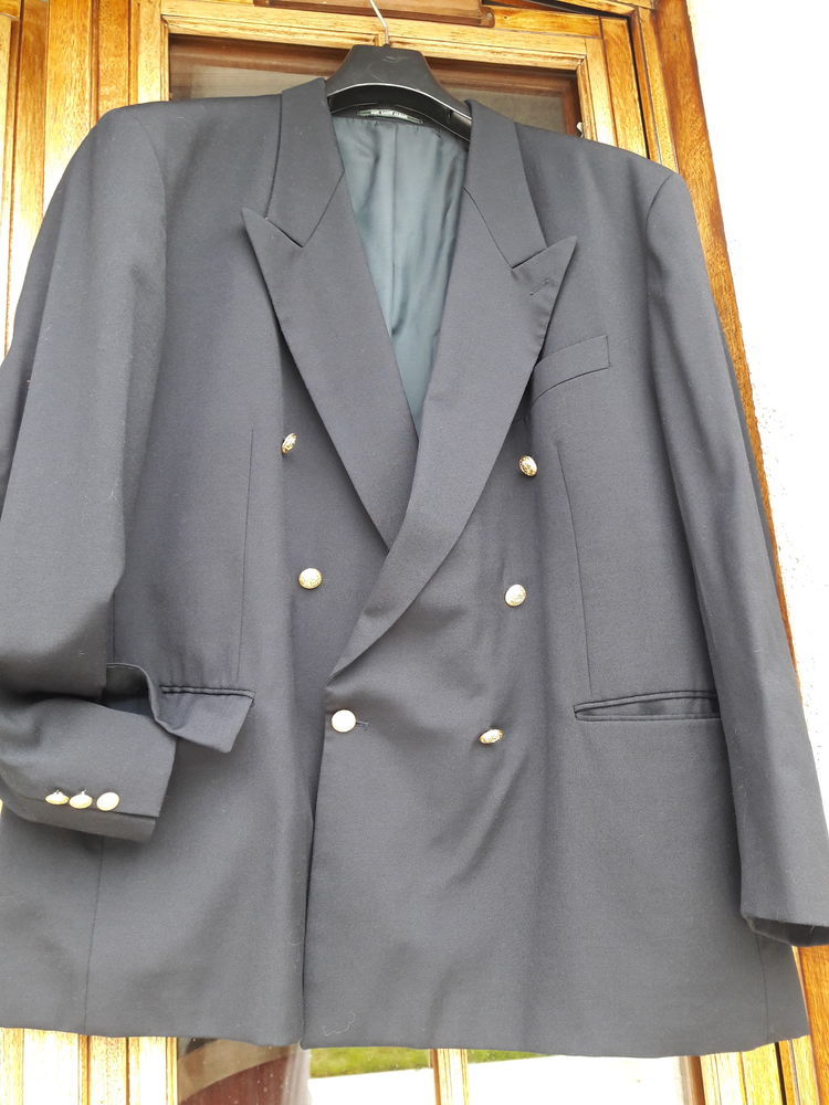 Veste Bleu Marine Taille 5 XL
Double boutonnage Pure Laine V 40 Tourville-sur-Arques (76)