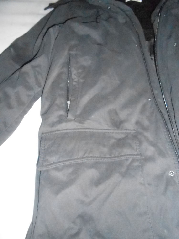 veste bleu marine avec capuche moltonn�e 
fermeture �claire 15 Marck (62)