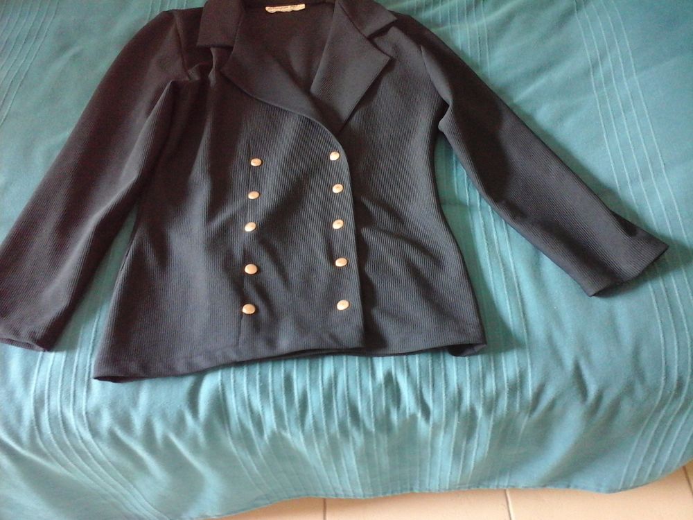 Veste bleue marine. Double boutonnage. 10 Menton (06)