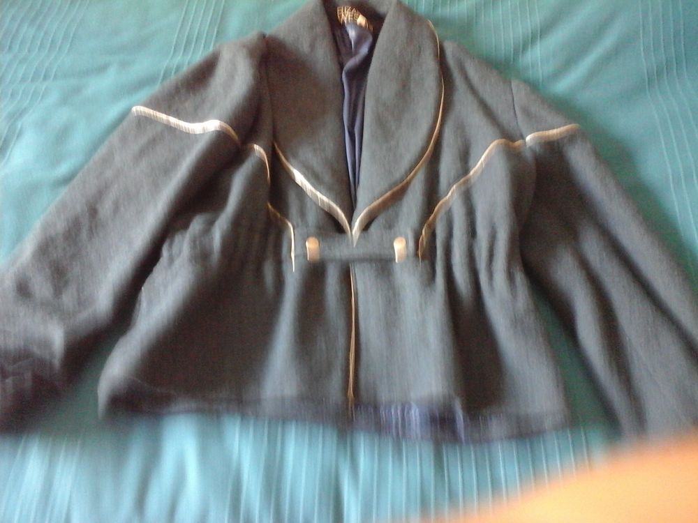 Veste bleue marine avec bordures argent. 10 Menton (06)