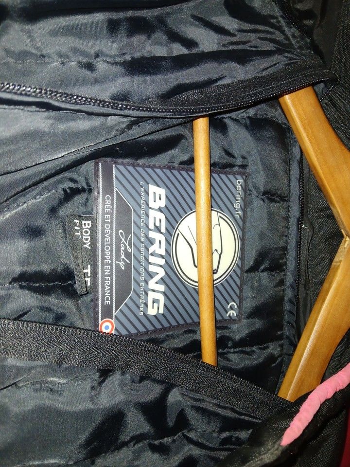 Veste Blouson Moto Femme Noir Et Fushia BERING - COMME NEUF
99 Toulon (83)