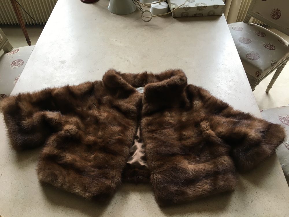 VESTE BOLERO EN VISON AVEC ETOLE 150 Paris 8 (75)