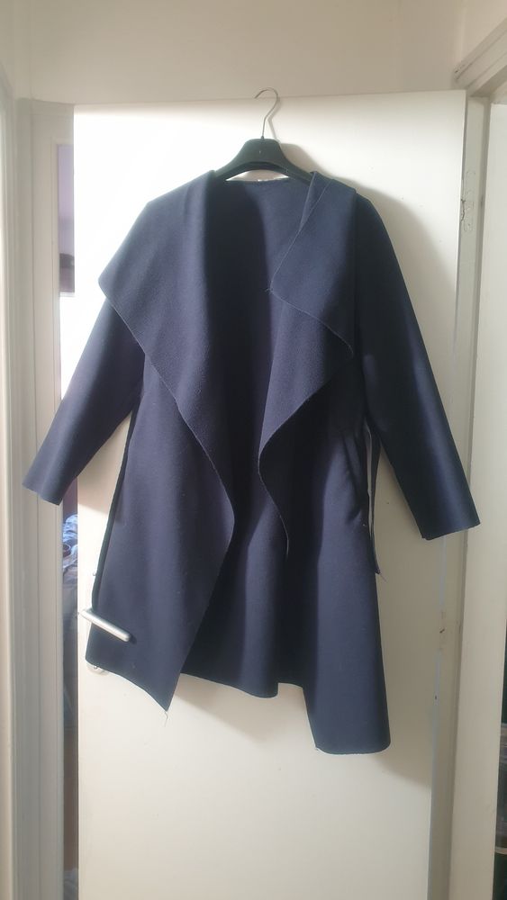 Veste / cape bleu marine Taille S 25 Laval (53)