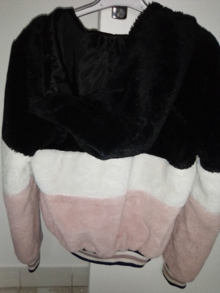 Veste a capuche blanc rose noir 35 Boulogne-Billancourt (92)
