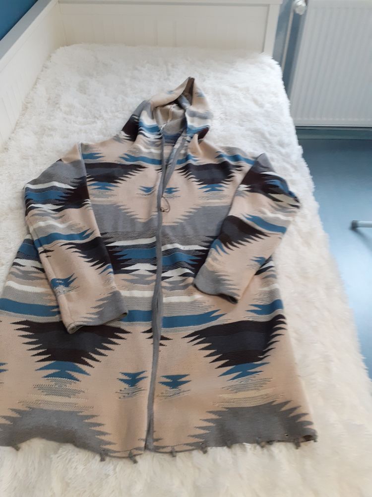 VESTE 3/4 � capuche  TIRAMISU  35 Saint-Etienne (42)