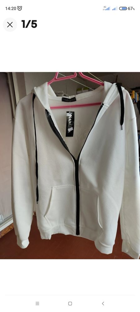 Veste capuche.
Unisexe 
T�te de lion en 3D 15 La Seyne-sur-Mer (83)