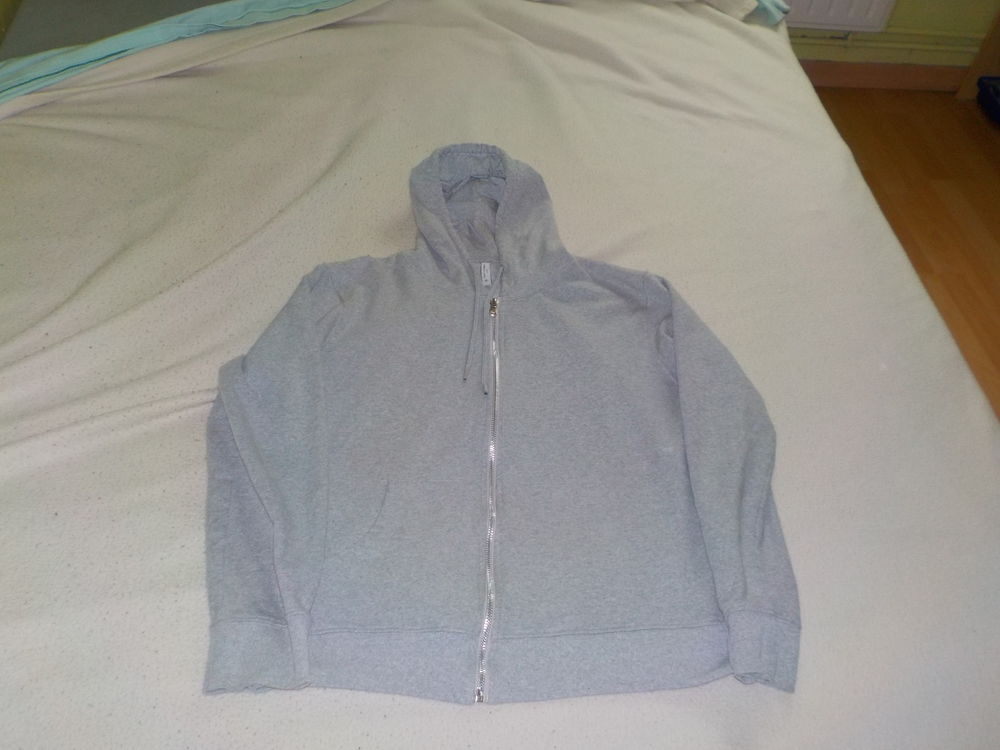 Veste � capuche 8 Eu (76)
