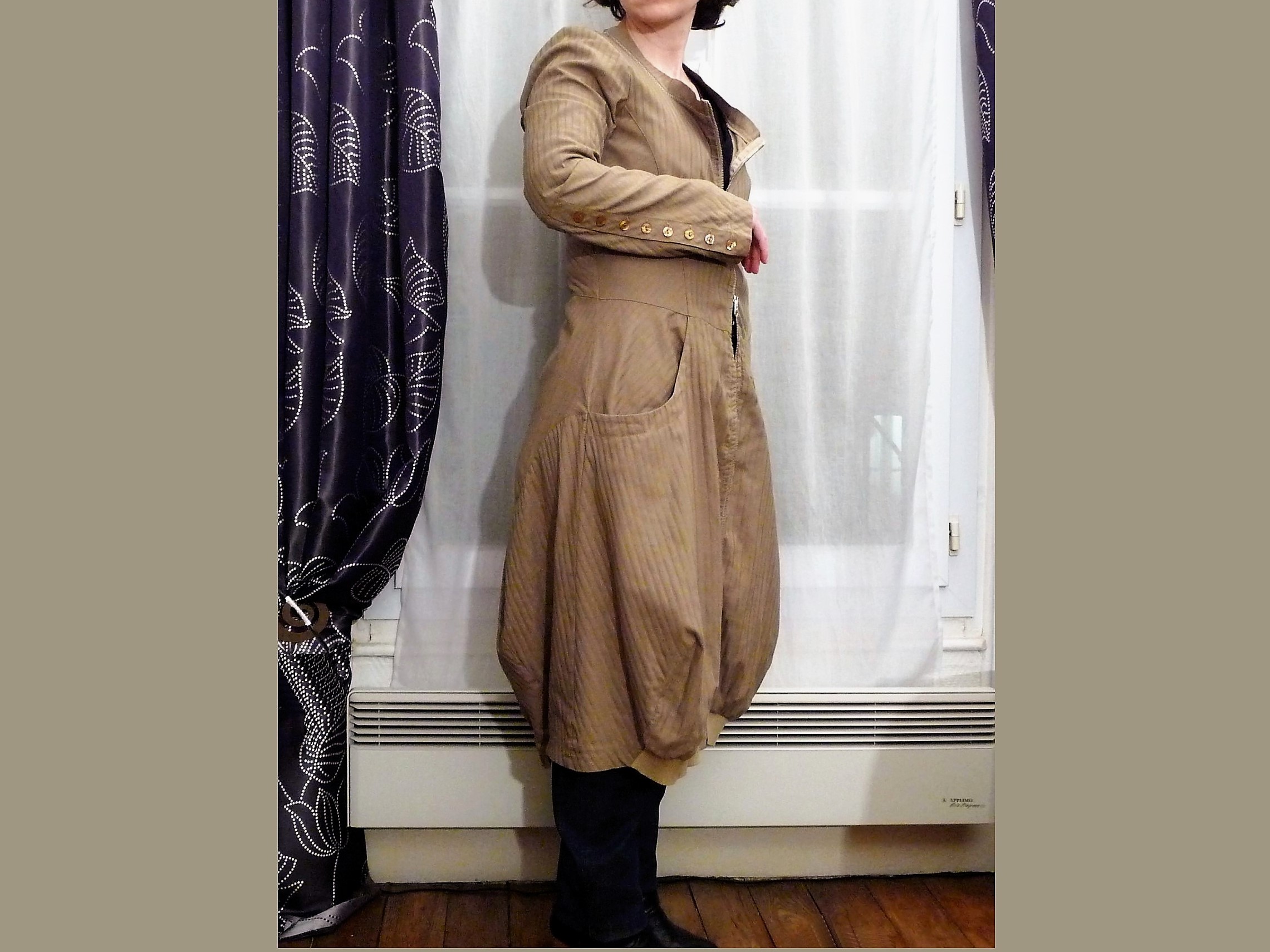 Veste Cintr�e Longue et L�g�re Beige � Manches Longues- Deca 35 Paris 15 (75)