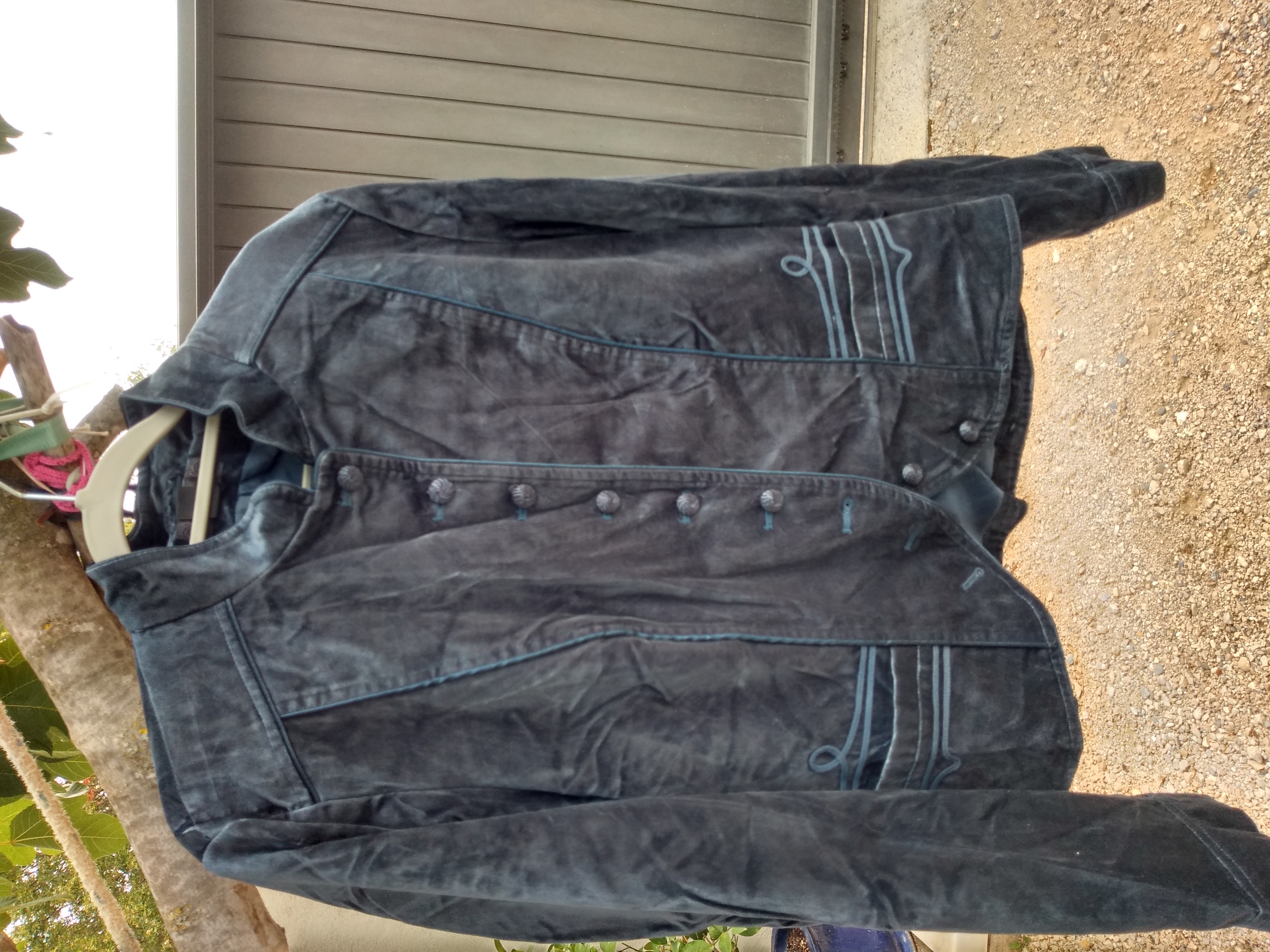 Veste cintr�e en velours 20 Saint-Maximin-la-Sainte-Baume (83)