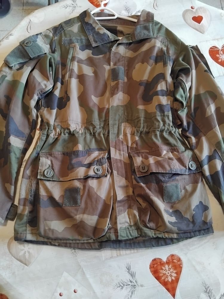 VESTE DE COMBAT FELIN D'HIVER D'OCASSION EN BON ETAT . 15 Lalevade-d'Ard�che (07)