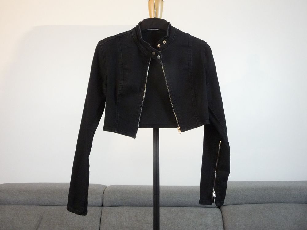 Veste Courte/ Blouson Noir avec Zip devant et Manches-Zara 20 Paris 15 (75)