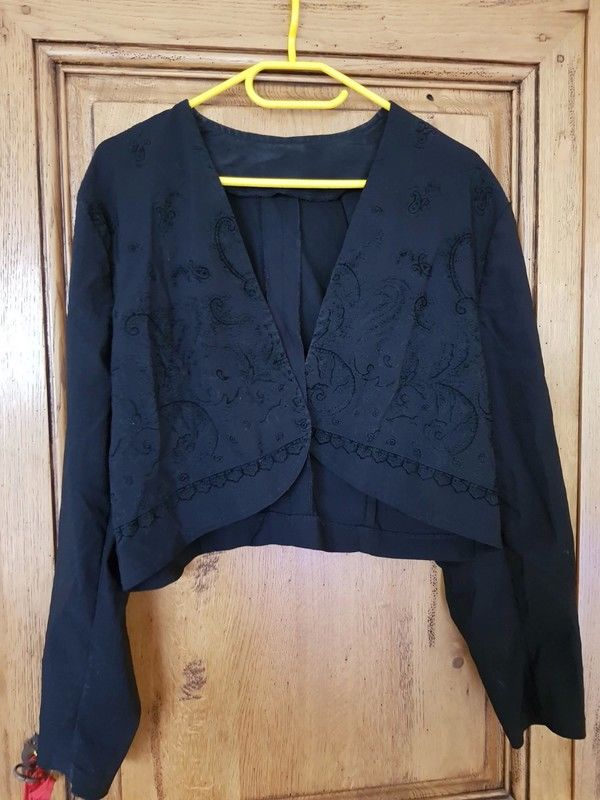 Veste courte noire brod�e devant faites par un styliste pro 10 Viriat (01)