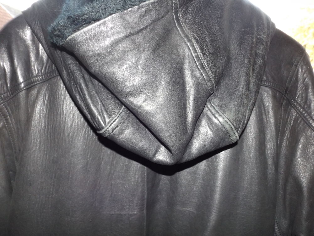 Veste en cuir mi longue
50 Strasbourg (67)