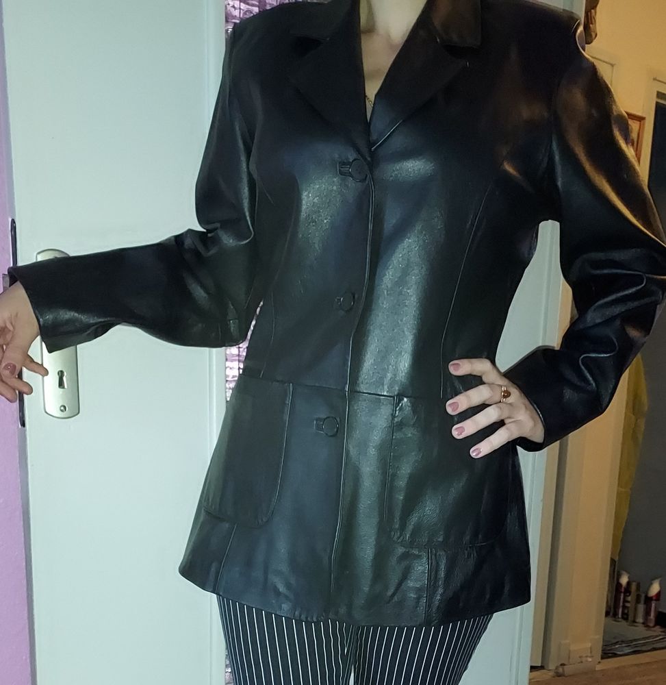 Veste en cuir noir. Tr�s bon �tat 60 Prades (66)