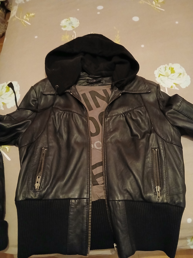 Veste en cuir noir doubl�e avec capuche 55 Saint-Paul-des-Landes (15)