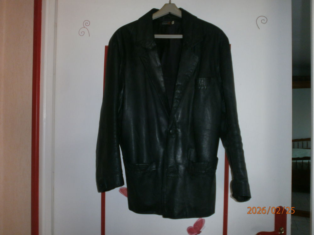 Veste cuir noir T . L 28 Tug�ras-Saint-Maurice (17)