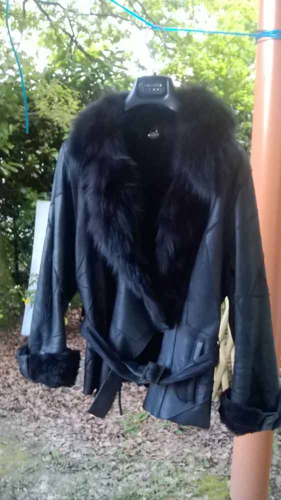 Veste cuir noire col renard 190 Lons (64)
