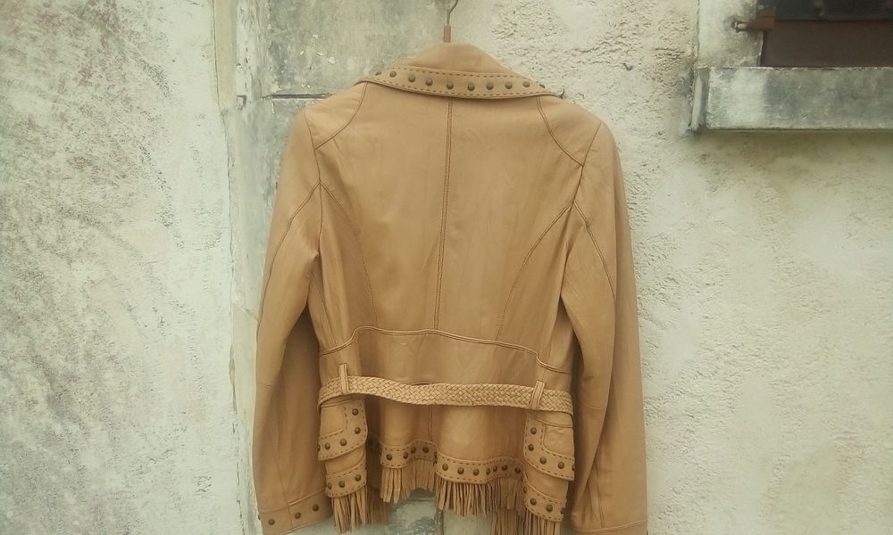Veste cuir petit 42 30 Saint-Bonnet-sur-Gironde (17)