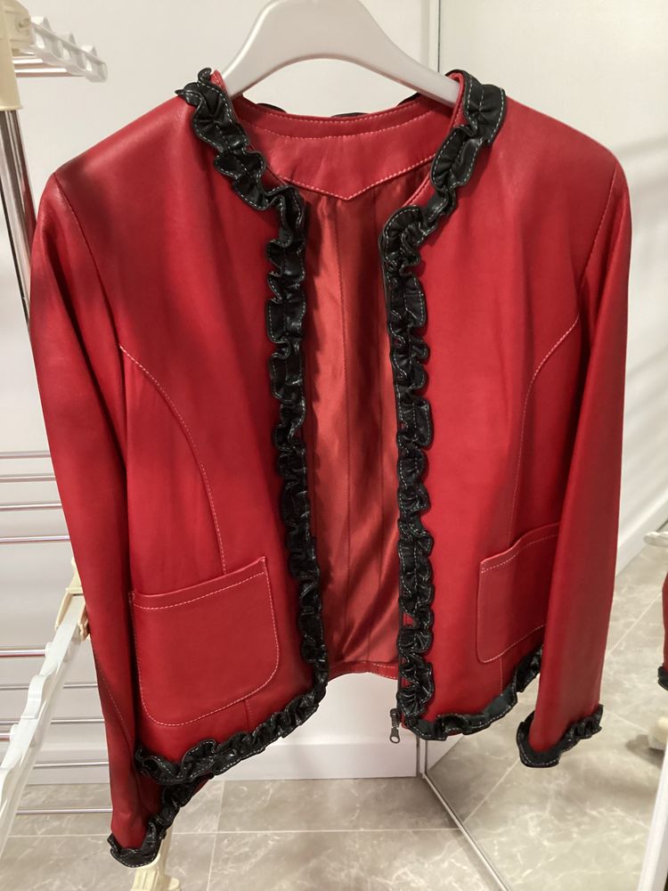 Veste en cuir rouge et noir 40 S�te (34)