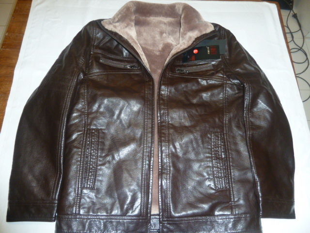 VESTE EN CUIR V�RITABLE NEUVE AVEC �TIQUETTE
155 Vence (06)