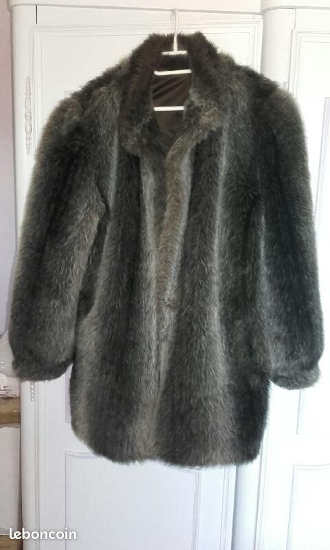 veste en fausse fourrure taille 38/40 tr�s chaude 25 Saint-Marcel (71)