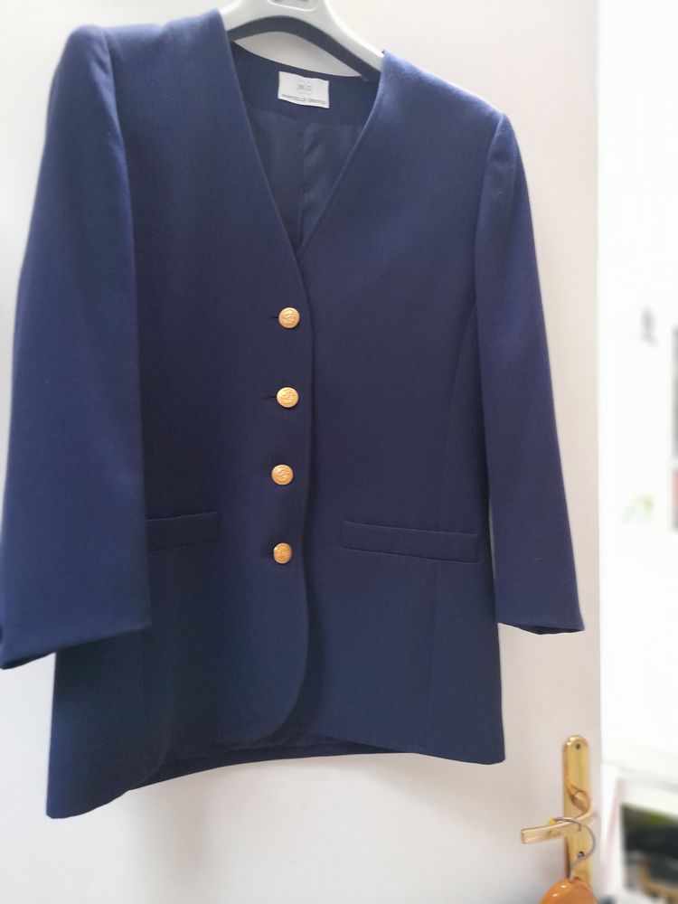 Veste femme bleu marine
0 Cannes La Bocca (06)
