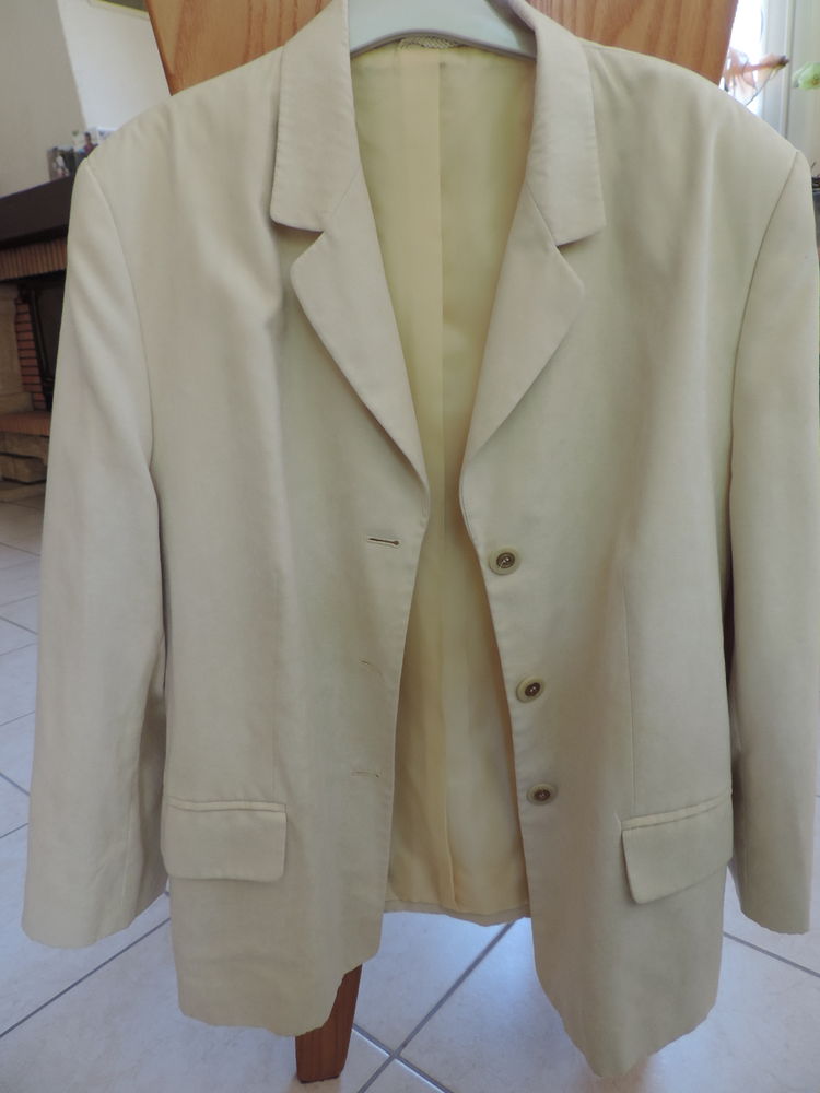 VESTE FEMME doubl�e
12 La Chapelle-Basse-Mer (44)