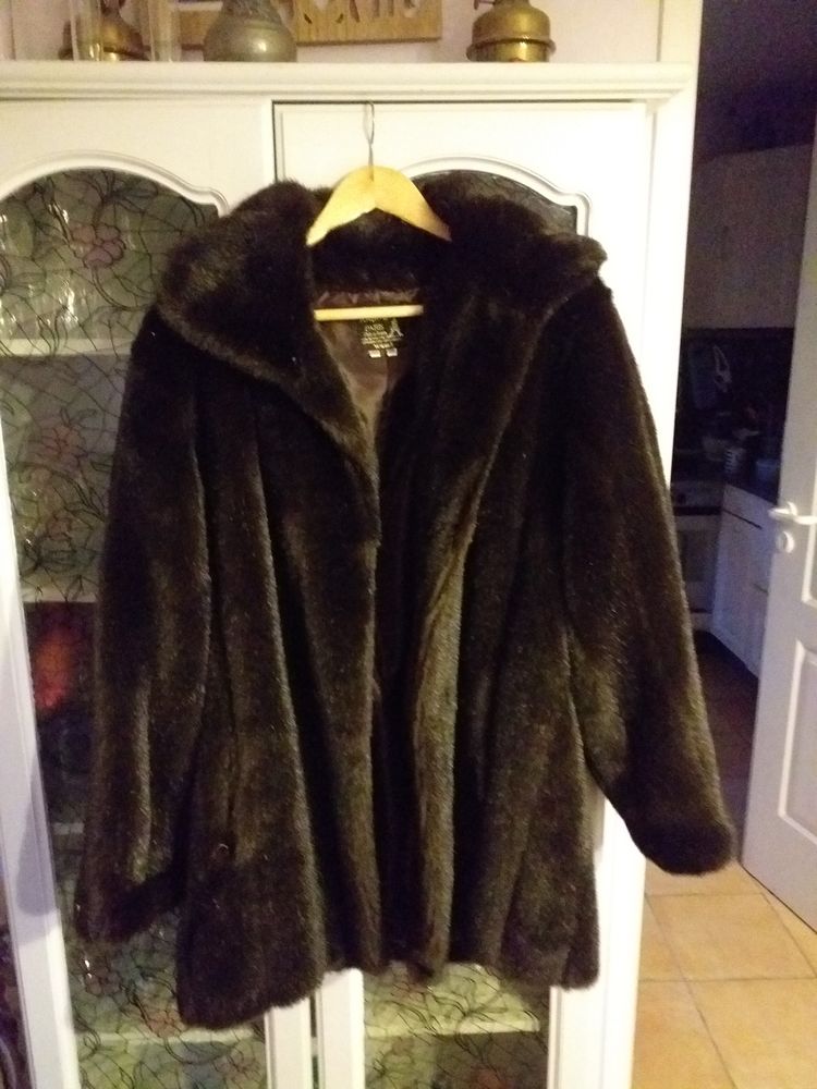Veste femme en fourrure. 10 Touffreville-sur-Eu (76)
