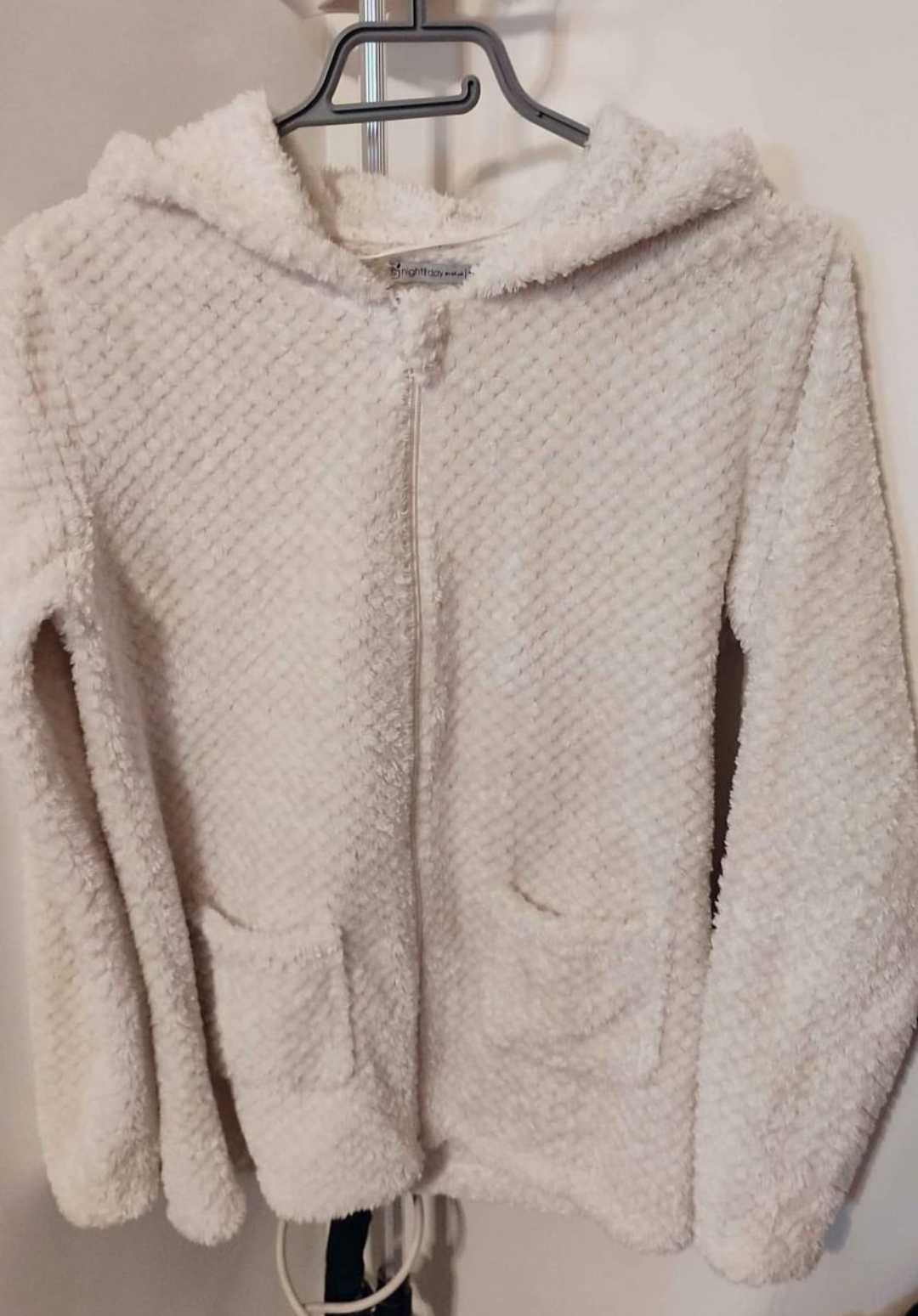 Veste femme pilou �  capuche 13 Aix-en-Provence (13)