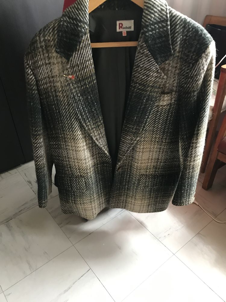 une veste de femme  25 Paris 13 (75)