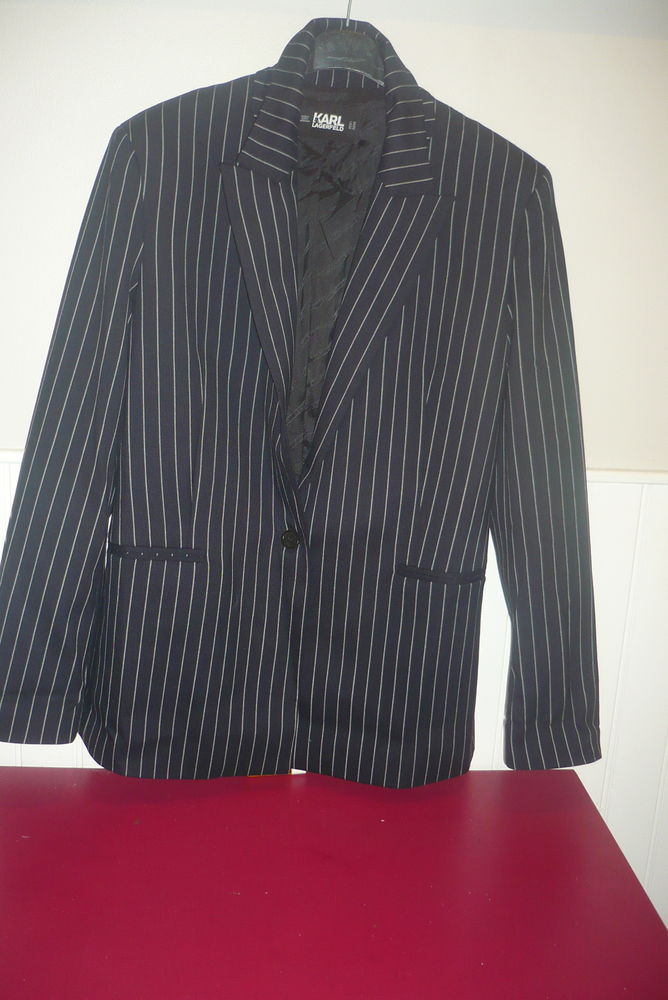 VESTE FMME KARL LAGERFELD 60 Le Versoud (38)