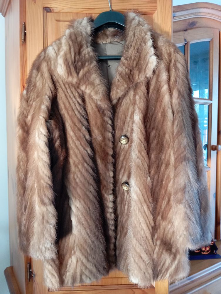 Veste fourrure femme , Vison v�ritable 140 Marcilly-en-Villette (45)