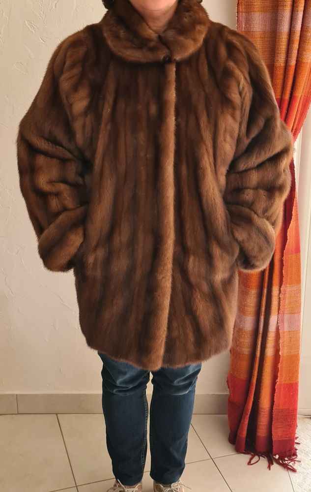 Veste 3/4 en fourrure de Vison v�ritable. Tr�s bon �tat. 220 Draguignan (83)
