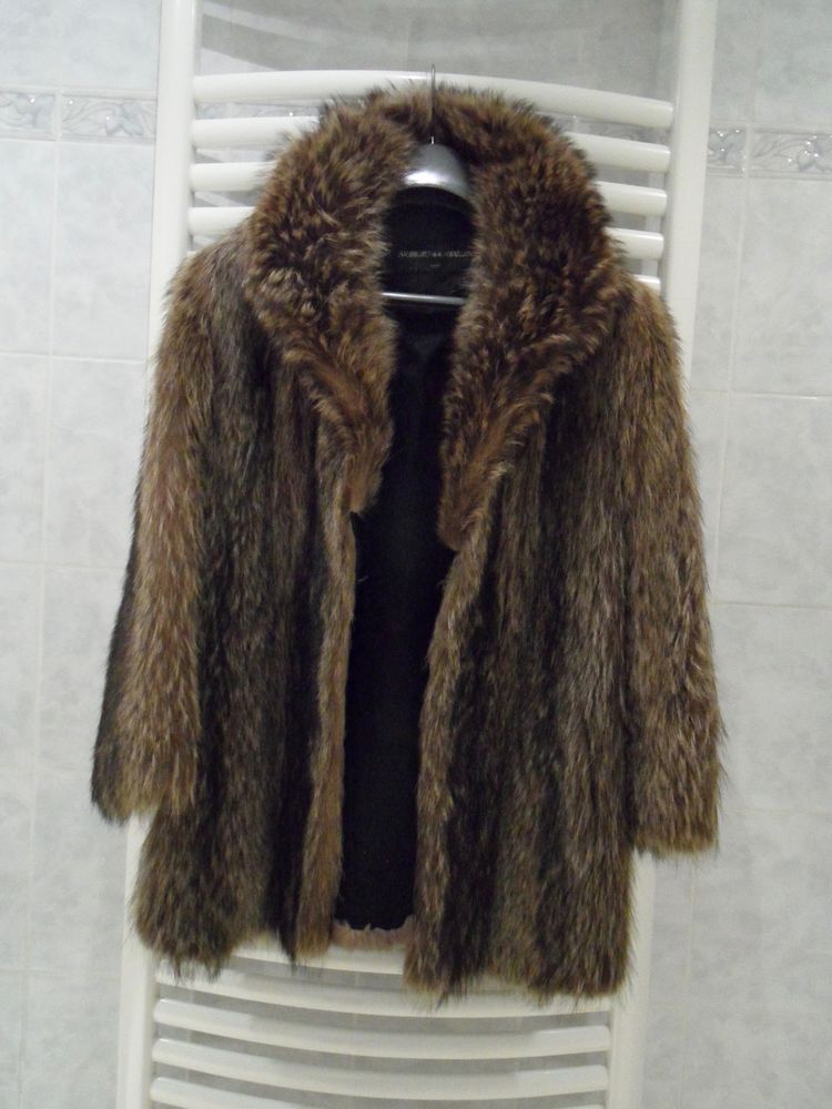 VESTE EN FOURURE EN BON ETAT TAILLE 42  ( MARMOTE ) 55 Givors (69)